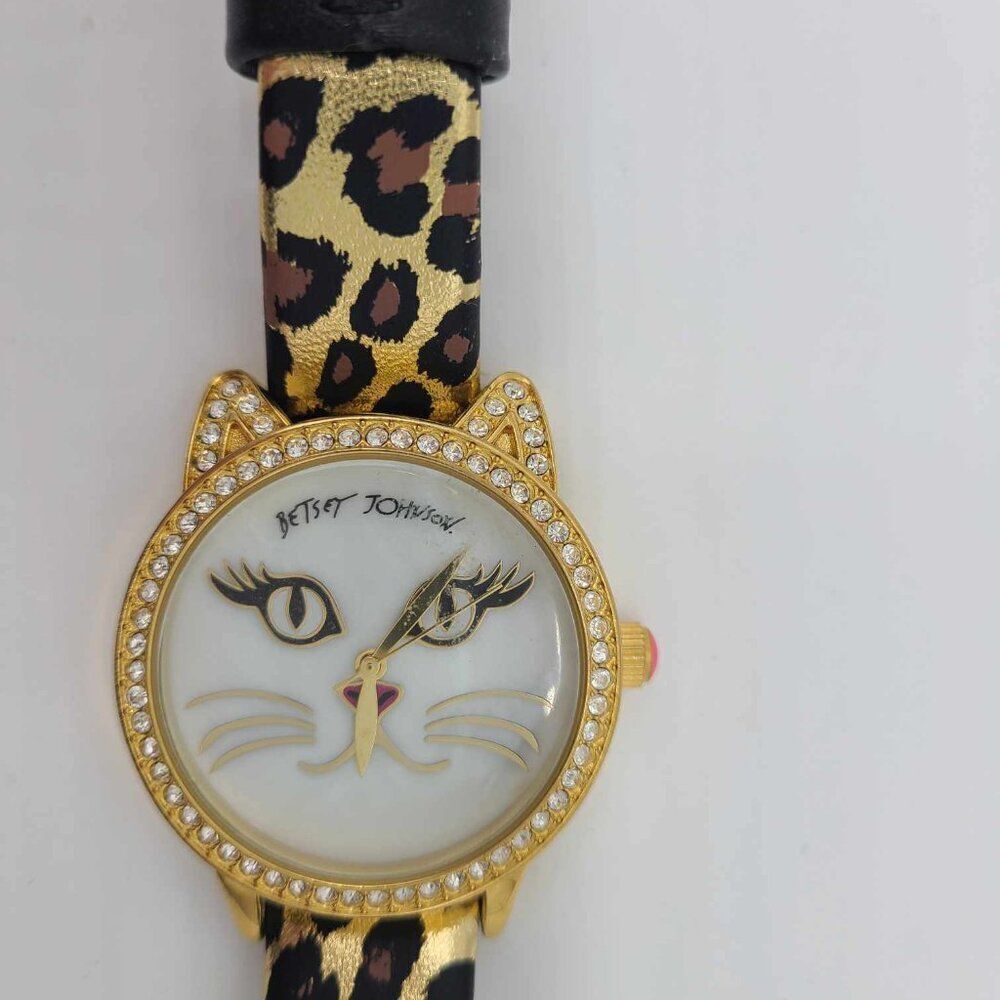 Betsey Johnson Mother of Pearl Cat Face Watch New!  Working  NWOT! - Picture 11 of 14